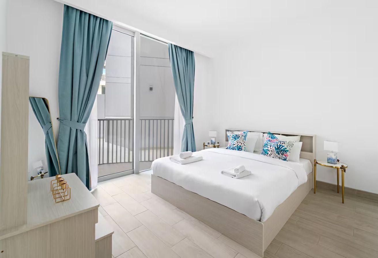 Fully Furnished | One Bedroom | Community View