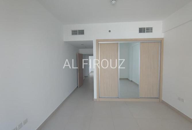 Vacant | Spacious |Multiple Options | Large Layout — photo 2