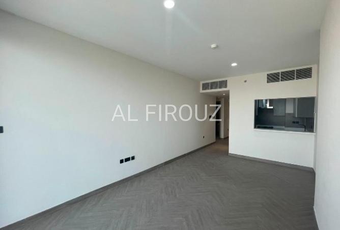 Generously Sized | Functional Layout | 1BHK +Maid